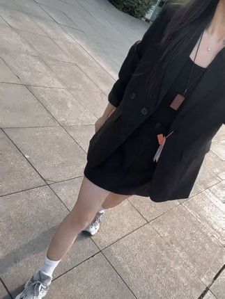 #街拍穿搭 #随意搭配 #西服外套 #早秋新潮季 #早秋搭配 @DOU+小助手 @DOU+上热门 @抖音创作小助手
