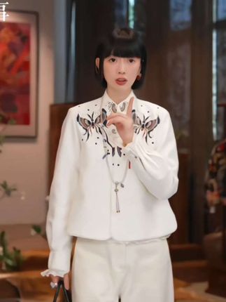 #高级感穿搭 #女神范 #轻奢女装 #穿出高级感MNGATA G.宫小妍【手工坊·蓝瓷白雪】新中式穿搭中国风外套5070455 #优雅气质