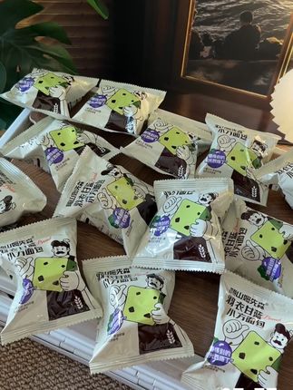 一口咬下去清新酸甜软乎乎,还能吃到西梅丁,果然山姆先森没有让我失望过# 嗨山姆先森 # 小方吐司 # 吐司面包 #曝iPhone17Pro回归全铝机身