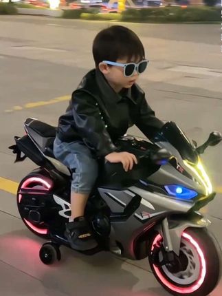 #儿童电动车 #童车 #骑上我心爱的小摩托 #儿童电动摩托车 #可坐人童车