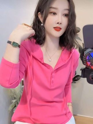 #洋气小衫 #早秋新款#连帽T恤上衣#谁穿谁好看#女装穿搭