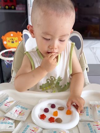 把营养包做成软糖,真的太懂孩子了,酸酸甜甜的,小朋友很爱吃!#江中营养包软糖#江中营养包#这也太好吃了#营养又健康