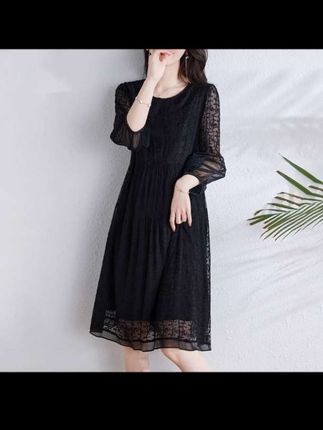 白色优雅连衣裙女装2025夏季新款气质防透刺绣中长直筒大码裙子#白色优雅女装连衣裙#夏季新款气质防透连衣裙#刺绣中长款大码连衣裙