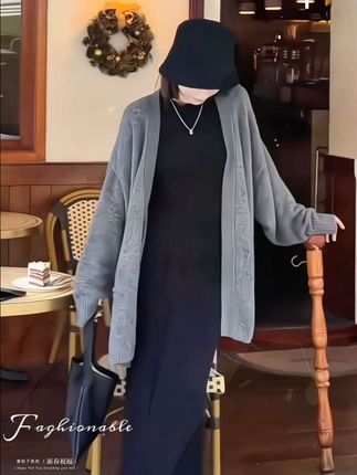 慵懒风洋气#中长款毛衣开衫+赫本风开叉连衣裙轻熟风显气质套装#中长款毛衣开衫连衣裙套装#时尚气质#休闲#西西吖