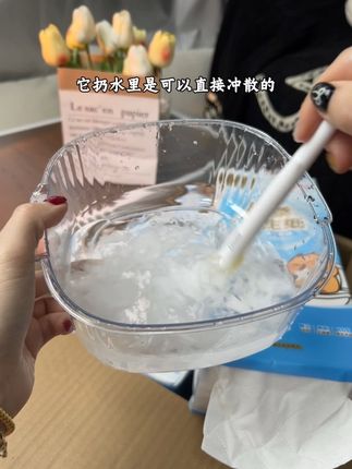 哈哈,有了这个壳绒水色子以后不用垃圾桶也可以了。就这个清风卡比巴拉绒绒卫生纸,百分百原生木浆,还是悬挂式的,用一张出一张就贼方便。一包有二百六十抽,还是四层加大加厚的,韧性十足,遇水很快就溶解,扔马桶也不会堵,关键这个价到手,六大提清风,大品牌可以放心囤。#挂抽 #厕纸 #生活用品 #家居好物 #纸巾