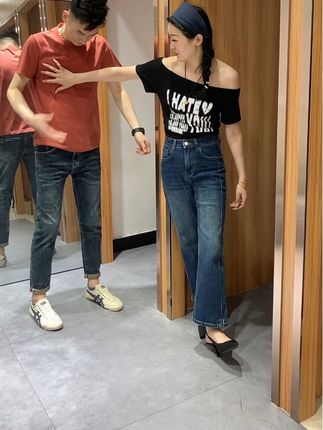 卖男装十几年啦,碰到在外面换衣服的不会觉得不好意思、看到长得好看的,我还能上个手、这个秋季小脚裤好看哦#男士修身小脚裤 #小脚裤男 #男士必备好物