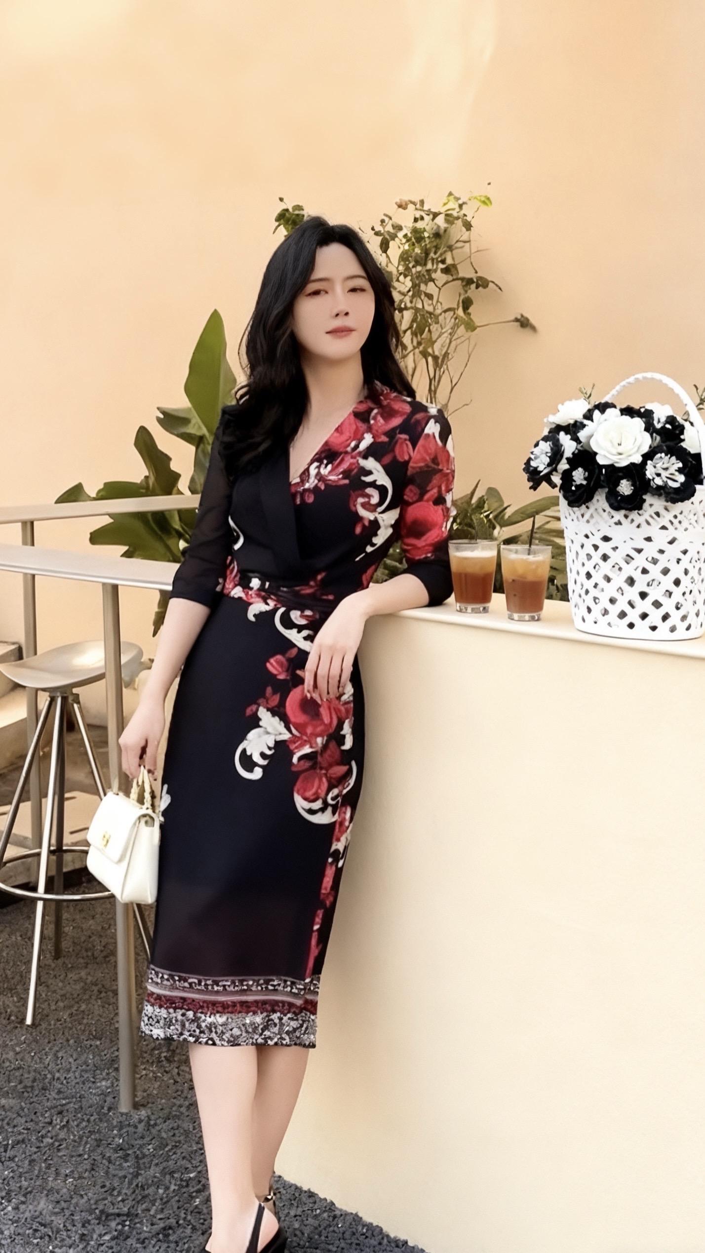 #图文伙伴计划 #时尚气质穿搭 #女人味穿搭 #中式风穿搭 #连衣裙 @DOU+小助手