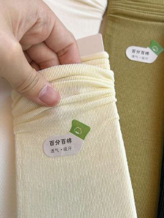 姐妹们,你们要的堆堆袜来了!夏天穿它不仅好看还凉快,袜口弹性很大,不勒脚,轻薄透气,颜色很清新,非常适合夏天。搭配小裙子、运动鞋都很好看,喜欢的姐妹赶紧冲吧!#好物分享 #袜子#面料柔软舒适 #谁穿谁好看#美出高级感