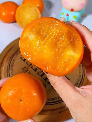 一年就吃这么一个月的巧克力脆柿子,咬一口嘎嘣脆,每一个都有糖心,好吃不涩口,脆甜多汁#脆甜柿子#应季水果#口感特别好吃#巧克力脆柿子 #柿子