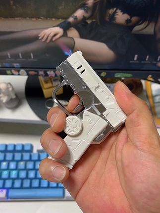 没有哪个男孩子能拒绝折叠陀螺枪打火机吧!#打火机 #创意打火机 #礼物
