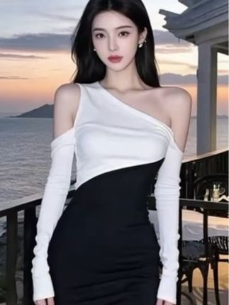 #上热门♡ 2025秋季新款斜领露肩撞色拼接连衣裙收腰显瘦包臀裙辣妹穿搭裙子#分享 #今日推荐 #辣妹穿搭 #分享穿搭