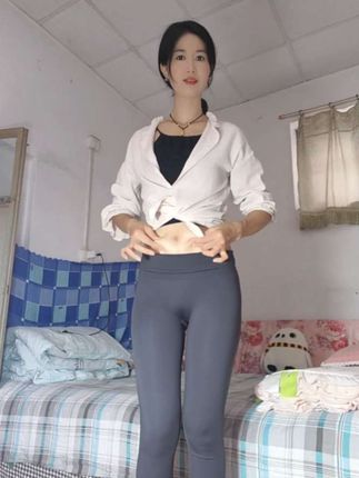 看嘛 肉嘟嘟的 不得说我瘦了吧😜😜#浅跳一下 #一学就会系列