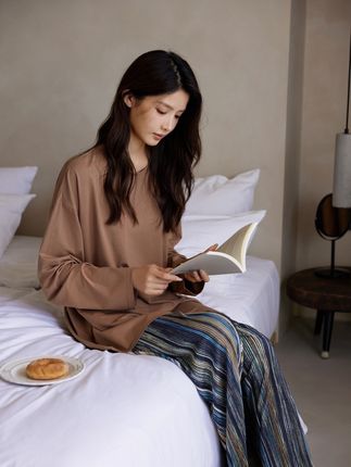秋季软糯糯的莫代尔棉睡衣 舒适的睡眠从一件软糯睡衣开衫 莫代尔睡衣 轻盈亲肤 柔软如云 让你居家生活体验自在松弛感 #遮肉显瘦 #睡衣家居服 #莫代尔睡衣 #ootd穿搭 #休闲穿搭