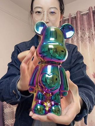 爱心网红熊采用陶瓷的材质,高温烧制而成, 电镀工艺#强烈推荐 #爱心网红熊#网红熊#熊摆件#摆件