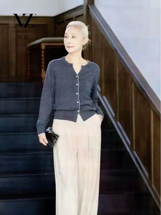 #高级感穿搭 #简约大气 #品质女装 #针织衫 #早秋穿搭 @抖加🔥上热门🔥dou+🔥热点宝 @DOU+上热门