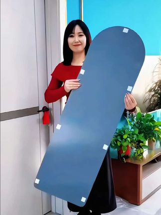 快来瞧瞧这款亚克力软镜子~不会碎的设计,安全感爆棚,即贴即用超方便,想咋贴就咋贴。高清成像还不变形,当全身镜、穿衣镜都完美适配。安全又好用,爱美的宝子别错过呀~#镜子 #亚克力镜子 #全身镜 #穿衣镜 #不会碎的镜子