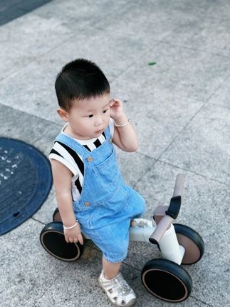 毒教材事件,严查文化入侵者 #保护青少年 #上热搜 #正能量 #毒教材引发社会反思#最新消息