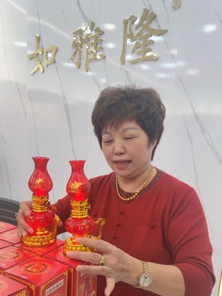 中秋节快到了,在我们潮汕地区这边家家户户中秋节敬拜神明,拜月娘,都少不了这款吉祥灯,而且寓意也很好 #吉祥灯 #灯 #拜月娘 #必备好物 #如雅隆服装
