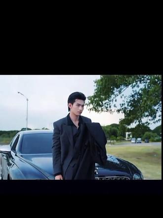 看起来一本正经 怎么把野蔷薇画腰上了 #云旗