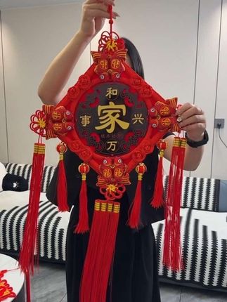 马上准备乔迁新居搬新家的,给家里挂一套桃木中国结,纯手工编织,八鱼款寓意很好,挂客厅入户玄关喜庆又大气。#中国结 #中国结挂件 #乔迁之喜