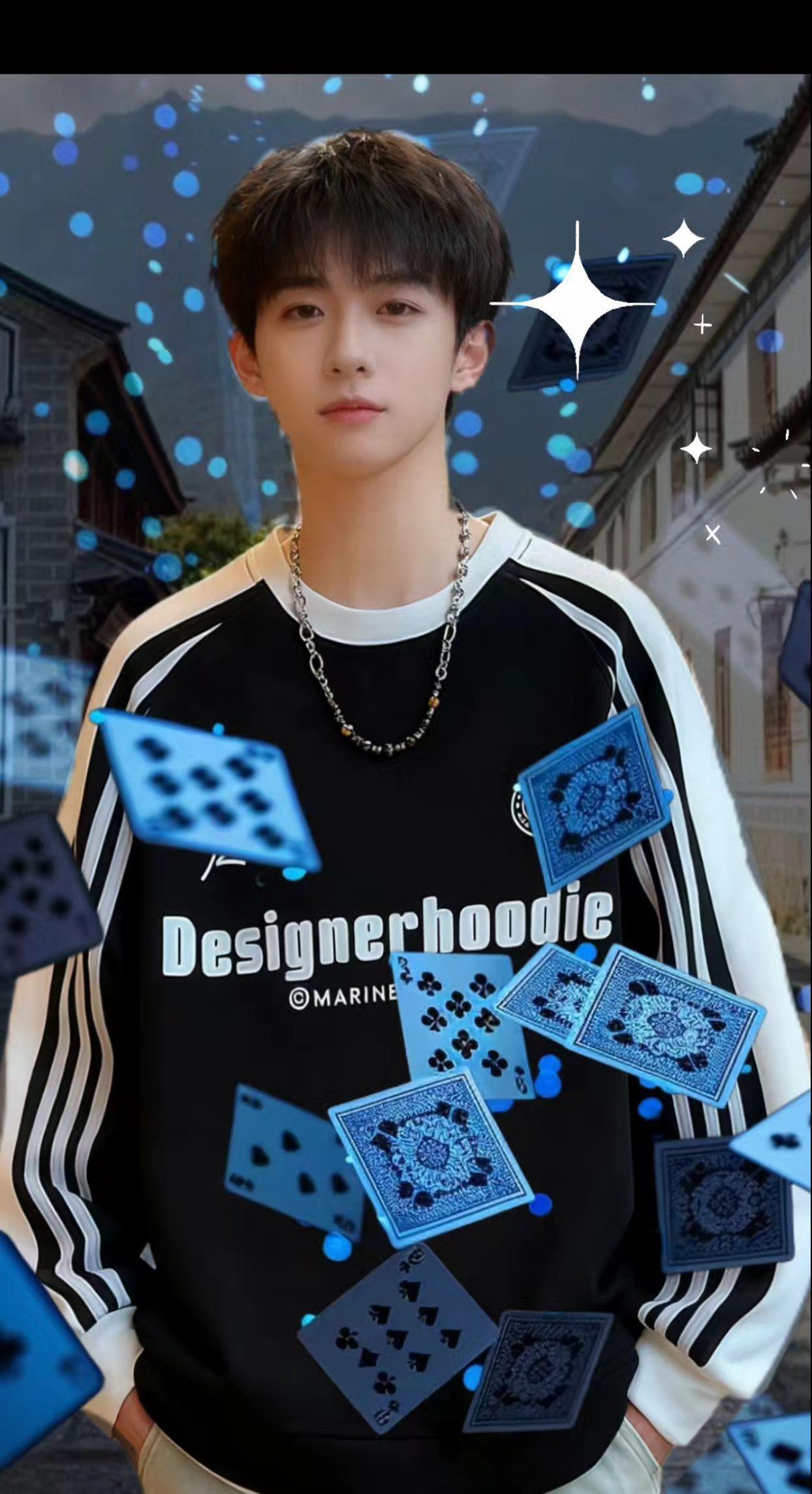 少年感拉满!秋冬本命卫衣谁还没冲?秋冬穿搭的松弛感,一件圆领卫衣就能搞定!软糯面料贴身穿超舒服,当打底或单穿都很可~   经典版型不挑身材,利落线条悄悄藏住小肉肉,男生穿自带干净少年气。配色选了低饱和莫兰迪+基础黑灰,随便搭牛仔裤、运动裤都秒变潮男,出街拍照巨上镜!   早上多睡10分钟也能快速出门,日常上学、和朋友约玩都适配,舒适度和颜值双在线,这波闭眼入不亏~#青少年穿搭##青少年卫衣 #潮流穿搭 #内搭外穿都好看 #超便宜超划算 @抖加🔥上热门🔥dou+🔥热点宝