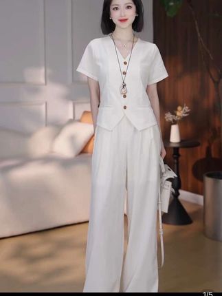 轻熟风时尚减龄套装女夏季纯色V领气质短袖衬衫高腰阔腿裤两件套#高级感穿搭 #显高显瘦 #时尚气质穿搭 #时尚套装 #气质女神穿搭