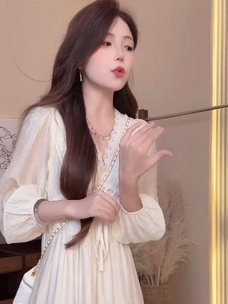 法式V领优雅蕾丝宫廷风连衣裙#高级感穿搭 #温柔风穿搭 #今日穿搭 #甜美穿搭 #温柔穿搭