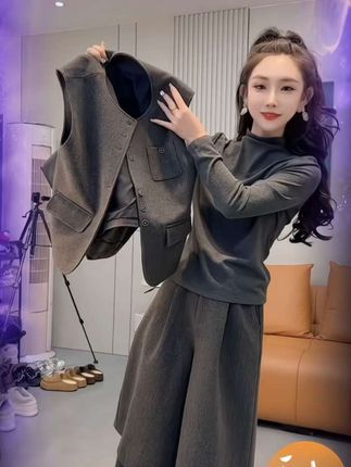 时尚气质显瘦三件套 “腹有诗书气自华,时尚亦如是。”这套显瘦三件套,简约中透出不凡气质,轻松穿出高级感。🌟✨#时尚气质显瘦三件套 #穿搭灵感@DOU十小助理
