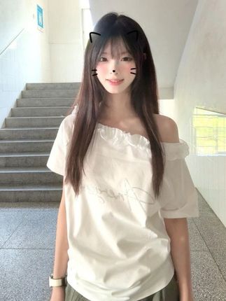 花边领口斜肩露肩宽松短袖t恤女盐系韩版清新通勤风甜美风#露肩上衣 #韩系花边上衣#设计感T恤上衣#甜美风穿搭#韩系穿搭上衣分享