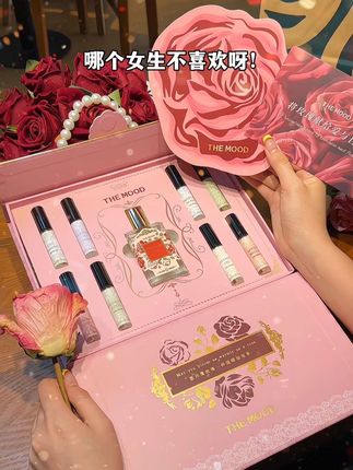 啊啊啊!哪个女生不希望收到这样的#礼物 呀!好好看!满满的仪式感!我也想要!#惊喜#给女朋友送礼物 #香水#生日礼物