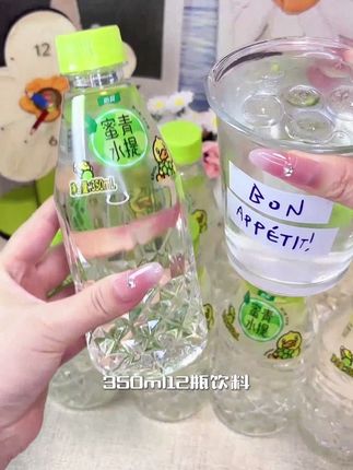 怡宝蜜水青提清新饮品 原味果汁饮料 自然青提风味 健康解渴新选择 怡宝出品优质保证 夏日解暑必备 天然果香 畅快享受 蜜水青提 甘甜回味#好物推荐🔥