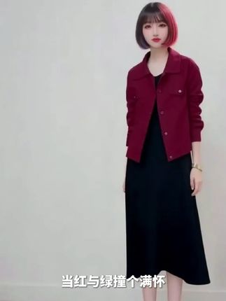 这套牛仔外套连衣裙真的太绝了!牛仔外套搭配中长款连衣裙,上身显瘦又气质,无论是逛街还是约会都超合适。而且它的版型很正,不管你是梨形身材还是苹果型身材都能轻松驾驭,穿上它秒变纸片人!喜欢这种休闲风格的姐妹千万不要错过,赶紧点击下方链接购买吧!