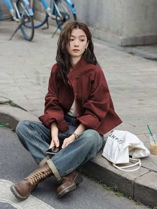 复古咖色牛仔短外套2025早秋新款宽松立领工装夹克上衣外套女春秋#短外套#秋季穿搭#谁穿谁好看#夹克外套#时尚女装@DOU+上热门 @小店随心推 @巨量千川