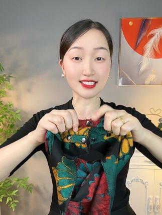 秋冬一定搭这条双层双色的三角巾,气质又保暖#强烈推荐 #穿搭 #谁穿谁好看系列 #保暖又好看