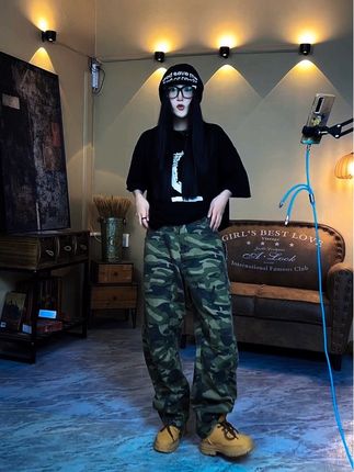 秋季新款立裁弯刀迷彩工装裤,INS男女同款#上热门 #秋季穿搭 #秋季搭配 #情侣 #谁穿谁好看