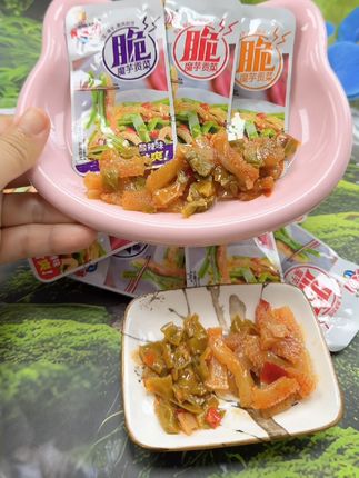 #强烈推荐 这个几毛钱一包的艾妍魔芋贡菜真的巨好吃,口感Q弹酸辣脆爽,多种口味可选,下酒,下饭休闲解馋都很合适,趁现在活动实惠,赶紧来囤吧!