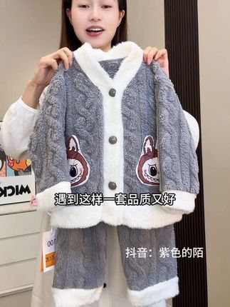 男女童冬季法兰绒卡通家居服睡衣套装 面料触感细腻如云朵,给孩子带来温暖包裹感。#儿童法兰绒 #儿童法兰绒家居服睡衣 #儿童法兰绒家居服 #儿童俏皮可爱穿搭 #儿童家居服睡衣