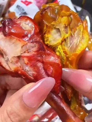 薅到一个鸭小腿的大羊毛!有香辣和盐焗两个口味#开袋即食 #追剧小零食 #强烈推荐 #解馋 #太好吃了