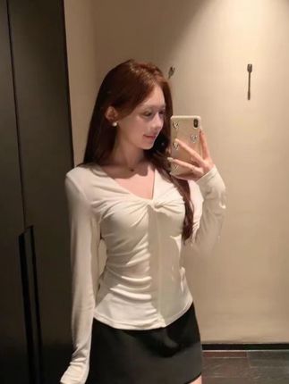 #今日穿搭 #高级感穿搭 #爱了爱了 #ootd女生穿搭 #秋季上衣分享