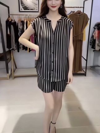 #夏季穿搭 #谁穿谁好看 #洋气百搭 #气质套装穿搭 #条纹套装