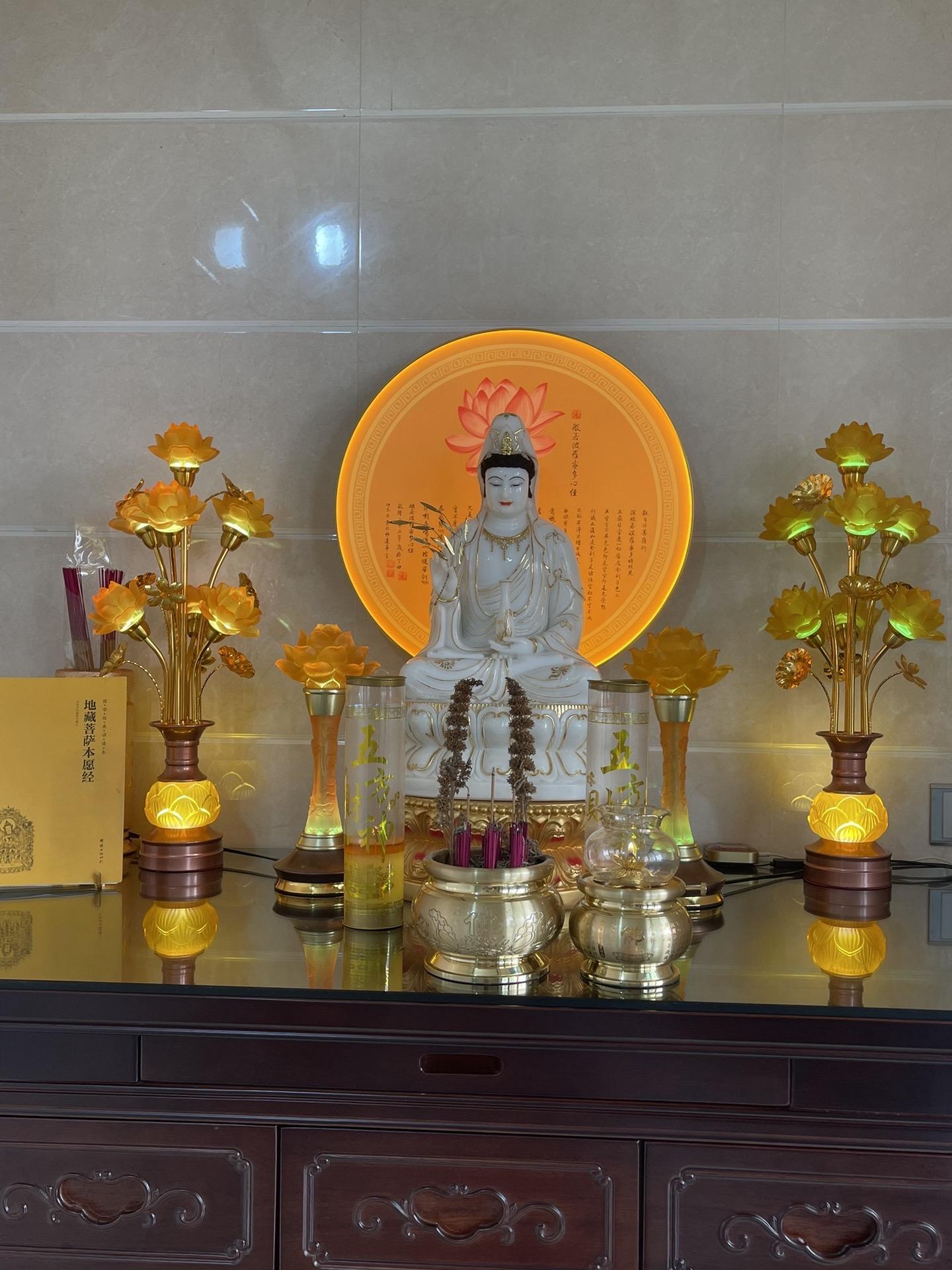你所有的善恶,菩萨都看在眼里,记在心里,三年五载后,一切会以另一种方式偿还给你。不信,你看看。