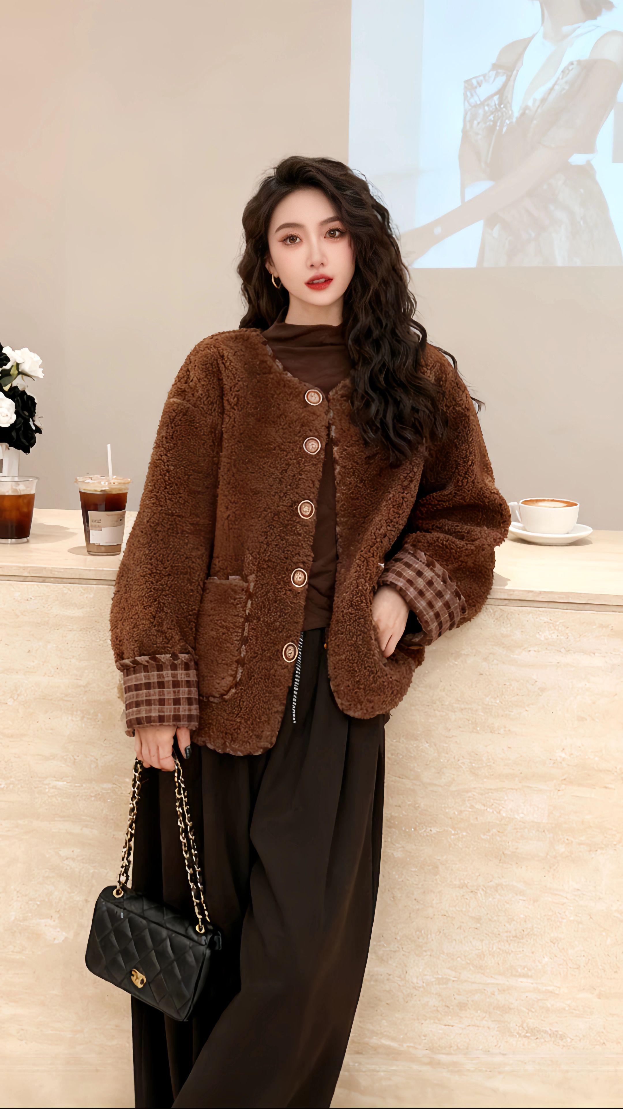 小香风圆领单排扣皮毛一体毛毛外套女秋冬新款宽松百搭小个子上衣#每天穿搭分享 #时尚气质穿搭 #外套穿搭