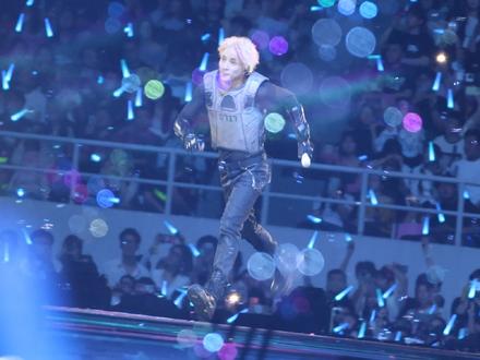 #薛之谦万兽之王 #薛之谦 “二十年还长 陪着你长大 有时听腻了会去外面走走 每次又会出现在我难过的时候”#深深的爱过你