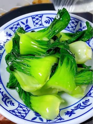 这个时候的矮脚青是特别好吃的,给你们发的每一颗都是新鲜现摘矮脚青菜,真的随便一炒都特别好吃,鲜甜美味可口#矮脚青 #青菜#苏州青#青菜