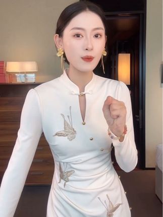 #dou上热门 凌茜恣禾【喜相逢】国风新中式红色优雅修身收腰显瘦大气旗袍连衣裙#气质穿搭 #优雅气质 #穿搭 #国风古韵