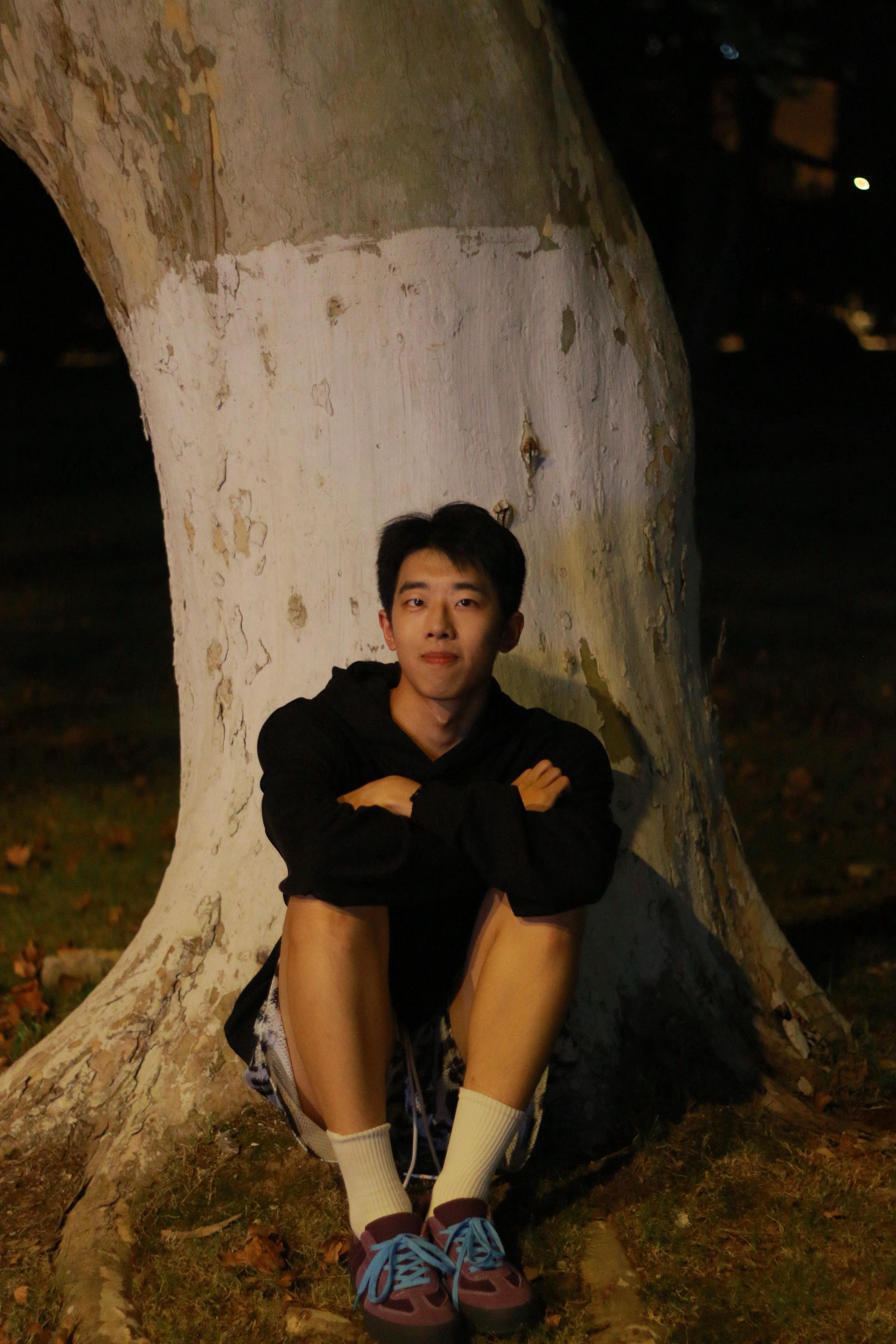 其实你什么都知道 也知道那样会让我难过  可你还是做了 因为不爱 所以舍得#极路客滑板鞋