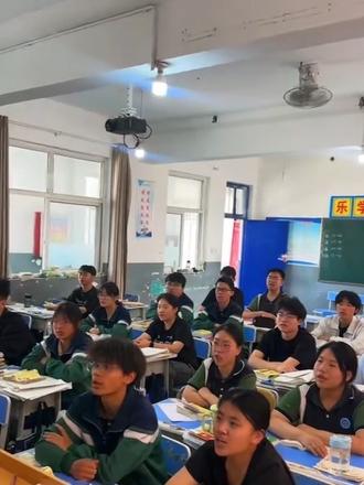 #母亲节快乐 母亲节之际,维城高中为全天下所有的母亲送上祝福,愿时光对我们的母亲温柔相待,祝天下所有的母亲,节日快乐🎆#高中生