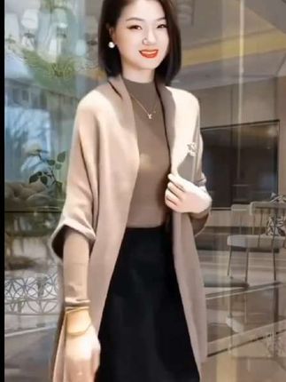 田姐好物推荐在橱窗,秋季新款气质感高档设计开衫针织披肩外套。