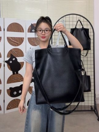 一直都很爆的四季百搭公文折叠包,多背的包,又大又实用#新款包包 #包包推荐