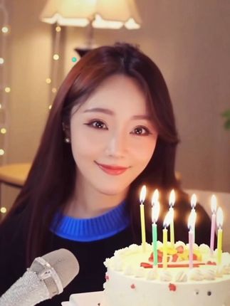美好如初,岁岁今朝,时光不老,我们不散,家人们今晚8点笑笑生日歌会不见不散,期待您的大驾光临#生日邀请 #祝自已生日快乐 #如约而至的美好 #特别的日子